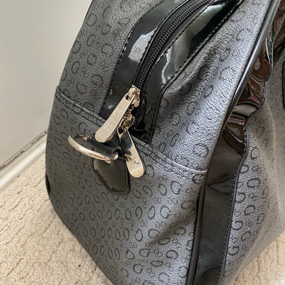 Guess carryon/tote - Picture 3 of 11